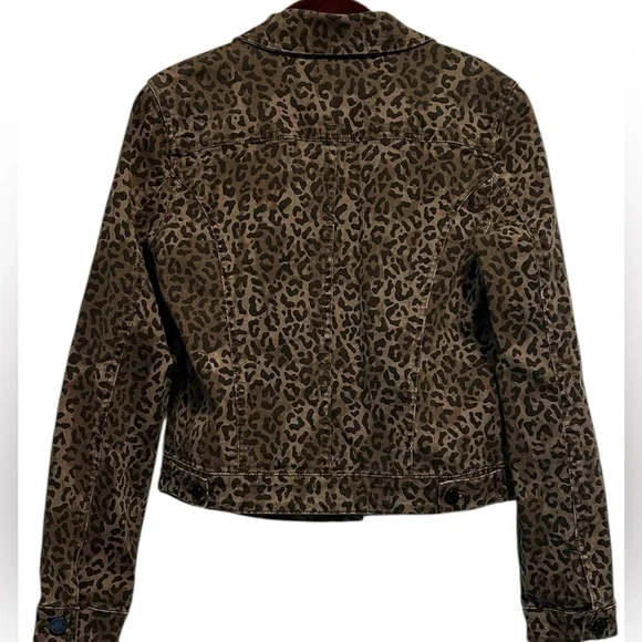 William Rast Wild Cheetah Print Denim Jacket with Structured Silhouette - Picture 3 of 10